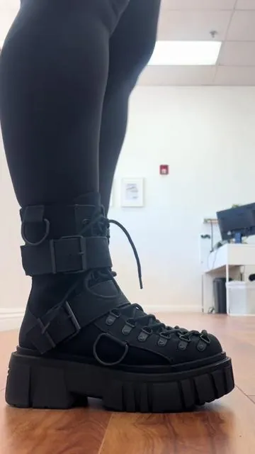 Low Traitor Boots - Black