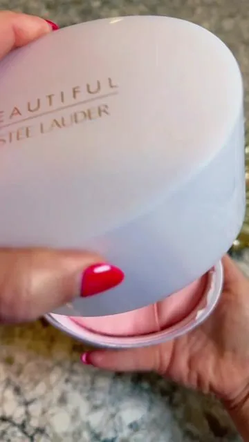 This smells so beautiful…💓 #e#esteelauderb#bodypowderf#femininebeautyluxurybeauty #tiktokshop 