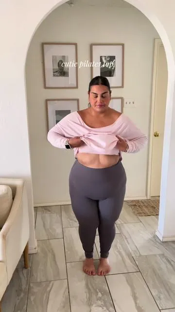 perfect reformer pilates top 💕 has a built in bra! @Halara_official  #halaratiktokshop #halarasportstops #ActiveInHalara #pilatesoutfit #plussizegymgirl 