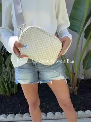 So many color options! 🤍 @Rainbow Boutique LLC #irisandrainbow #wovenbag #crossbodybag #crossbody #summerbag 