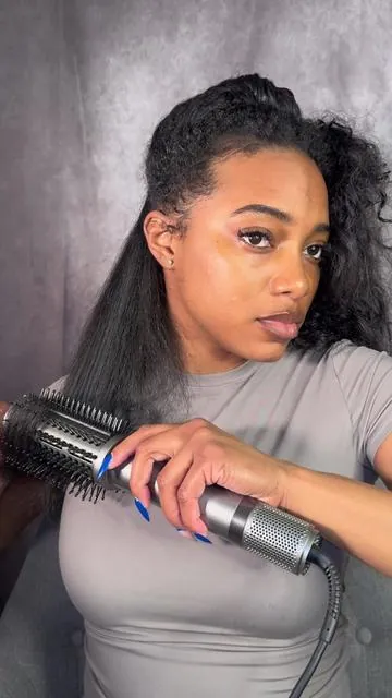 I love my Tymo Airbeam! It’s basically a 2 in 1 tool and it’s perfect for when I want big fluffy curls 🩶 @TYMO BEAUTY US #tymo #tymoairbeam #hairtok #CurlsTYMO #blowoututorial #blowoutbrush #tymoairbursh #TYMOSBD
