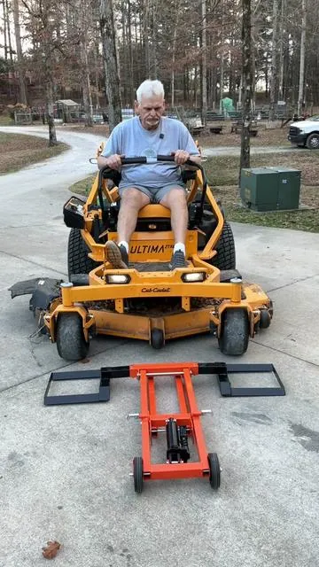 VEVOR Lawn Mower Lift with Hydraulic Jack, 500 Lbs Weight Capacity, Solid Carbon Steel Lawn Mower Lift, Adjustable Movable Lawn Lifter for Riding Tractors and Zero Turn Lawn Mowers, Orange ##tiktokshopspringglowup##vevorsuperbrandday##lift##mowerlift##jack