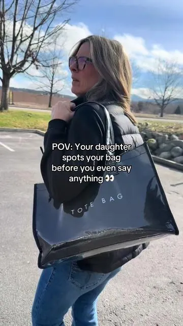 I finally found the bag that replaces BOTH my purse and my work bag and now I get why TikTok is obsessed with it. #worktotebag #tiktokmademebuyit #everydaycarrybag
