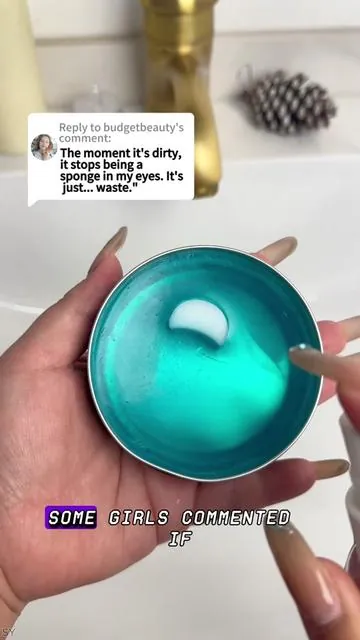 Be honest… when was the last time you washed your makeup brushes? 😭#makeuptok #beautytruth #dirtymakeup #acneproblems #makeupbrushes 
