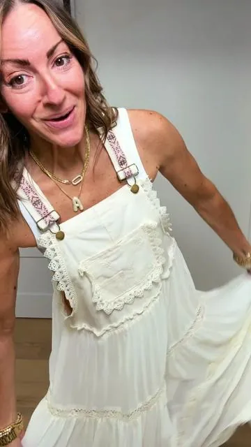 In LOVE 😍 Gorgeous boho beachy vibes!! Cute for Fall too with a long sleeve tee. I’m 5’2” 127 in a small #overalldress #bohodress #dress #casualdress #maxidress @CHOUYATOU 