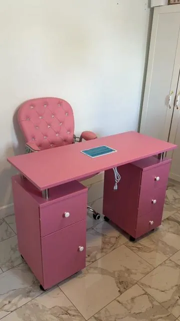 La mesa de uñas que necesitas si eres nail tech y quieres que tu espacio se vea más profesional #nailtech #nail #nailart #nailsalon #manicuretable 