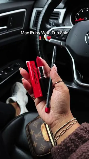Runnn girls! This is a steal! @M·A·C Cosmetics #maccosmetics #macrubywoo #macliptrio #lipcombo #makeuptok 