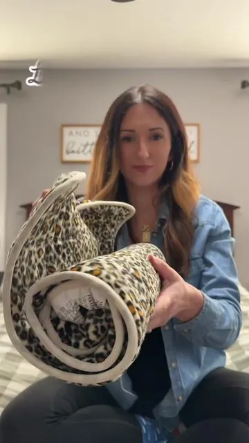 Don't let the print fool you—this heating pad works wonders. 6 adjustable heat settings and an auto-shutoff timer for safety. Grab it in the orange cart 🧡🛒 @Iduontis Local #heatingpad #leopardprint #cozyessentials #wellnessfinds #chronicpainrelief 