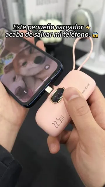 Chiquita. Genial. Siempre con carga. Perfecta para ir a conciertos, viajar o salir por la noche. 📱🔋
 #phonecharger #musthaves #battery #travelmusthaves #powerbank