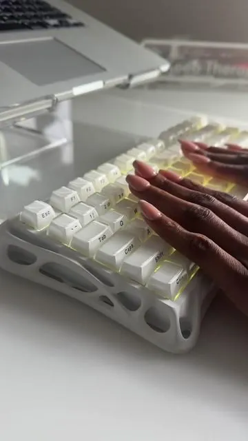 Bringing a little sunshine ASMR to you on this Monday morning! ☀️  Gravastar Mercury K1 Lite ASMR //(crystal aurora + modified jelly keycaps)  #keebtok #asmr #asmrsounds #keyboardasmr #asmrvideos 