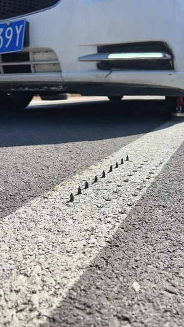 A small nail helps you repair the tire quickly. #repairtires #tire #cartools  #mechanic #fyp