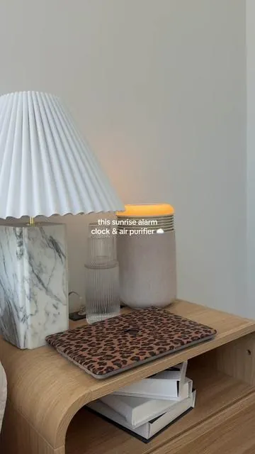 this is a air purifier and alarm clock in one and it’s so relaxing 🤍 #tiktokshopcreatorpicks #airpurifier #alarmclock #blueair @Blueair 