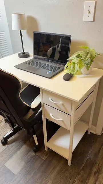 "Encontré este escritorio pequeño que queda perfecto en cualquier rincón de la casa." #desk #computerdesk #smallspace #escritorio