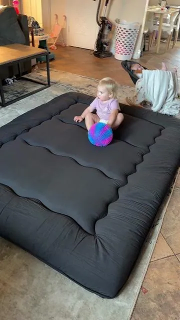 Always good to have something there for when you need it. This matches pad is so comfortable and the fact that it also is a mattress topper so we can go on top of your mattress. It is a queen size go and check that out yourselves. They have so many different colors #Mattress #MattressStopper #MattressPad #Comfortable #FYP 