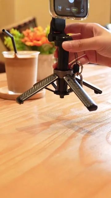 #SelfieStick Sets up in seconds, shoots in minutes!#tiktokmademebuyit  #minitripod #travelbucketlist #4in1selfiestickwithfilllighttripod 