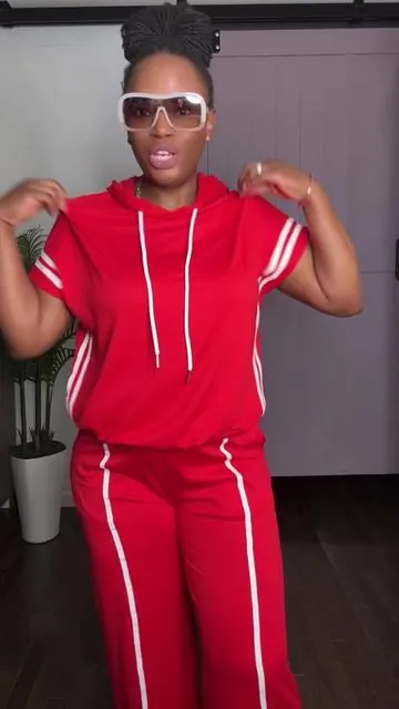 5’3 / 160lbs / Medium.  Spring Summer Hooded Top & Lounge Pants Set @USBoutique Chic #tiktokshopcreatorpicks #TikTokShopStockUp #TikTokShopSpringGlowUp #loungewear 