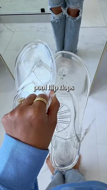 Jelly flips flops will be the perfect pool sandals for Summertime!  #flipflops #jellysandals #poolsandals  #ttsfashionweek #tiktokshopspringglowup @Cushionaire 