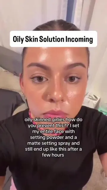 The prep + prime combination that changed my oily skin completely. Prep with Water Powder Serum to stop the production of sebum and prime with Universal Balm Powder to balance your skin by absorbing excess oil and sweat. If you have given this combination a try, I would love to hear your experience below in the comments 🫶🏾 