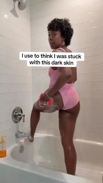 This body wash is everything #tiktokshopcreatorpicks #TikTokShopSpringGlowUp #bodywash #darkspots #hyperpigmentation 