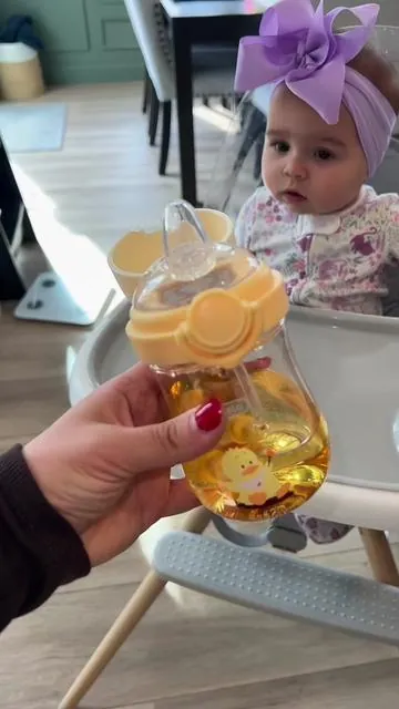 Finally… a sippy cup that actually doesn’t spill 🙌 My baby loves it and I do too. #drisla #nospillcup #toddleressential #babytrainingcup #momtok 