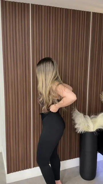 Leggings tipo faja con tiro alto y soporte cómodo El material es suave, elástico y se siente firme sin dejar de ser cómodo para usarlos todo el día. #leggings #tiktokshopcreatorpicks #fashiontiktok 