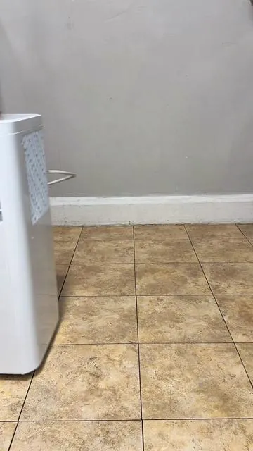 Aire acondicionado portátil de 10,000 BTU que enfría habitaciones rápido, se instala en minutos y lo puedes mover fácilmente de un cuarto a otro. #portableac #airconditioner #homecooling #summeressentials #TikTokShopStockUp  