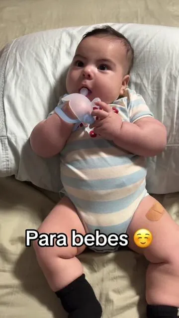 Si a tu bebe ya esta por salirle los dientes se ponen un poco inquietos necesita esto para ayudarle a calmar la picazón en las encias y asi se entretienen #bebe 