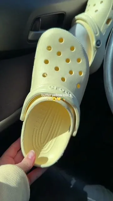 SO cutie!! @Crocs ⚡️💛 #butteryellow #crocs #crocs4life #crocsnewarrivals 