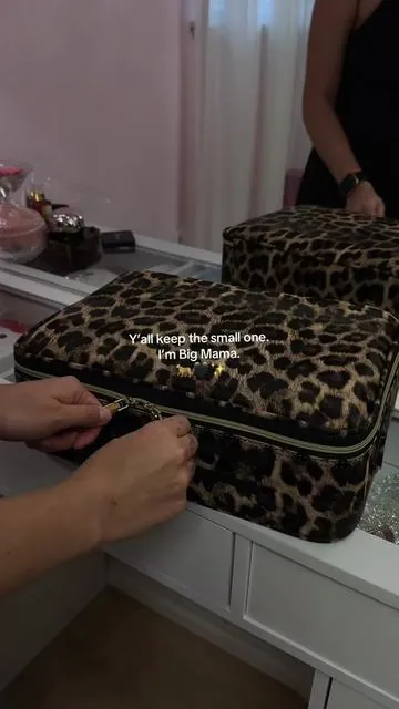 💋, no bars. #TikTokShopSpringGlowUp #TikTokShopCreatorPicks #leopardprint #leopardqueen #leopardmakeupbag 