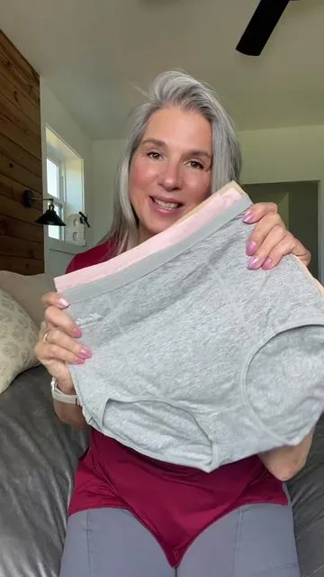 These high-waisted cotton panties are the everyday comfort upgrade you didn’t know you needed! 🙌 Soft, breathable, and designed to smooth and support, they sit comfortably at the waist without digging in. Perfect for all-day wear with leggings, jeans, or dresses. Plus, they come in multiple colors so you can stock up on your favorites! ✔️ Soft breathable cotton ✔️ High-waisted smoothing fit ✔️ Comfortable stretch for everyday wear ✔️ Classic style that stays in place Comfort, coverage, and confidence all in one. 💚 #morelect #everydayessentials #comfortableunderwear #highwaisted #cottonunderwear 