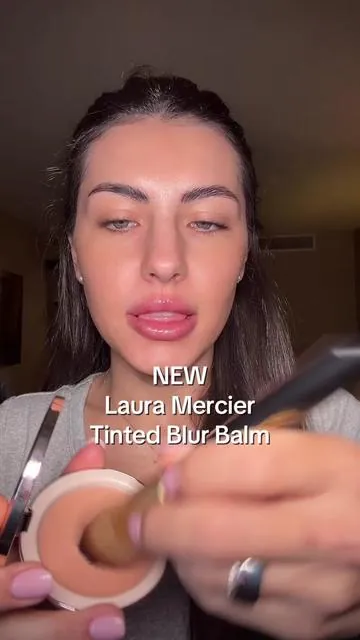 The secret sauce is magic idk how else to explain this looking so flawless🤷🏻‍♀️ @Laura Mercier #LauraMercier #tintedmoisturizer #tiktokshopspringglowup #tiktokshopcreatorpicks #frenchmakeup 