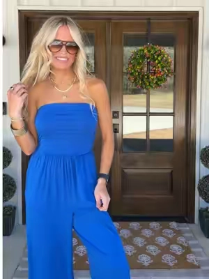 Such a cute and comfy jumpsuit! Perfect for spring + summer + vacation! So soft and stretchy too! #tiktokshopcreatorpicks #springootd #summerootd #jumpsuit #straplessjumpsuit 