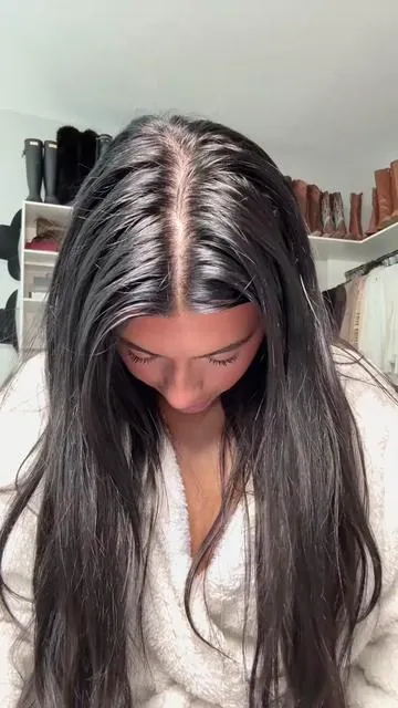 dry shampoo that actually cleans 🫧 @Color Wow Hair  #dryshampoo #hairhacks #hairvolumehack #hairtok #beautyhacks 