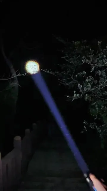 Seriously, the strength of this tactical flashlight is unreal! ⚡🔦😲 #fyp #safetylights #flashlight #outdoorlights #tiktokfinds
