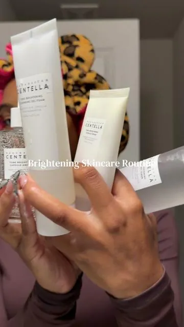 What It Is: The brightening skincare set offers maximum synergistic results. Product Benefits: Calming, Spot Correcting, Dullness Skin Type: Normal, Sensitive, Combination Key Ingredients:  Centella Asiatica Extract, Niacinamide, Tranexamic Acid, 3-O-Ethyl Ascorbic Acid, Madecassoside, Citric Acid #skin1004 #centellaasiatica #skin100r4tonebrighteningset #tonebrightening 