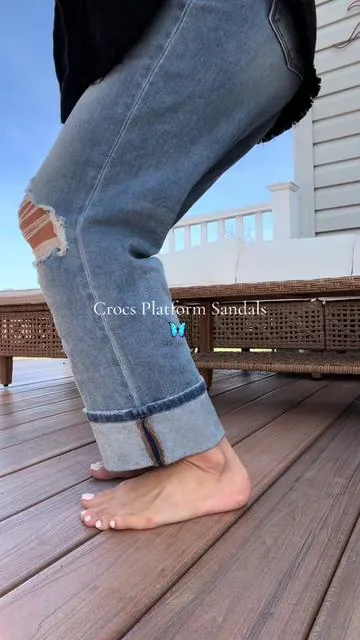 Obsessed with these @Crocs soho y-strap sandals! The platform sandals are so so comfortable and they’re adjustable! #crocs #crocssandals #platformsandals #strappysandals #widefootfriendly 