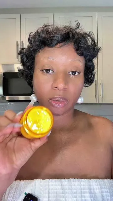 Brightening face cream without toxic ingredients. This brightening face cream is plant based, made in the USA and highly effective. 