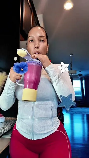 Lazy girl high protein & high fiber breakfast 🧚🏼‍♀️✨ Smoothies have been my go to lately  I found my collagen thank god I almost ordered another one 😭  #smoothie #ninjablender #flavcity #tiktokshopspringglowup #tiktokshopcreatorpicks 