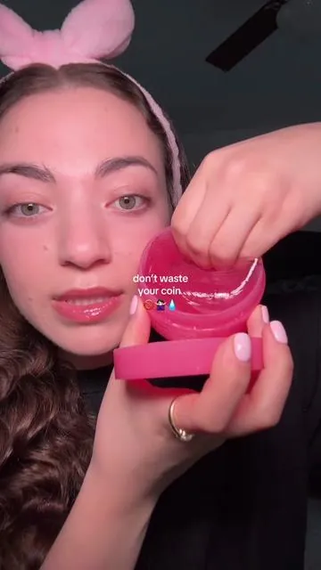 Medicube PDRN Pink Caffeine Collagen Eye Patches 🌺💗✨💕 #agingskincare #medicubeeyepatch #pdrneyecream #medicubereview #tiktokshopspringglowup 