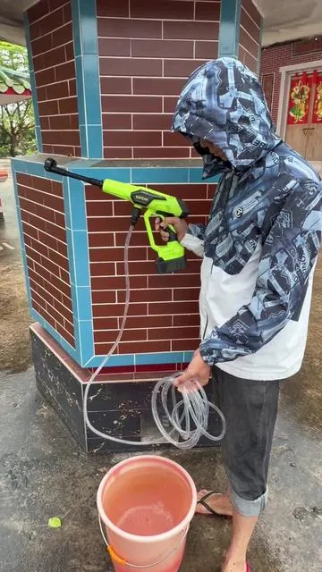 Multi functional wireless high-pressure water gun