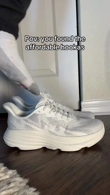 These walking shoes just hug your feet, they are so comfortable #shoes #walkingshoes #runningshoes #running #shoes 