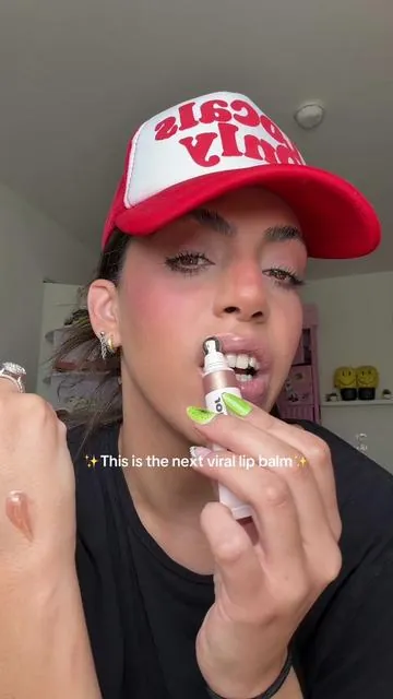 The metal applicator feels LUXURIOUS on your lips! Petition to have all lip balms switch to metal applicators! @Jones Road Beauty #jonesroad #lipbalm #lipbalms #tiktokshopspringglowup 