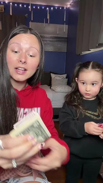 She wants to be just like mom 💕 This realistic handbag toy set comes with a toy phone, wallet, and makeup so little girls can have their own mini purse moment. Perfect for pretend play, dress up, and the cutest birthday gift idea! 🎀 #tiktokshopcreatorpicks #springstatement #tiktokshopspringglowup #tiktokshopfinds #pretendplay 