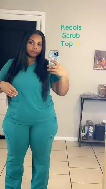 Baby this 4 way stretch scrub top is going to with you not against you ✨#kecols #scrubs #scrublife #healthcareworkers #yannasbraids 