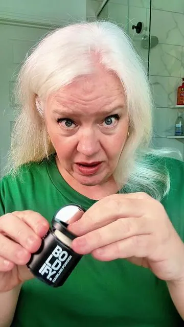 @@boldify hits all the bases with this one. Confidence: ✅ #thinhair #thinhairhacks #hairlinepowder 