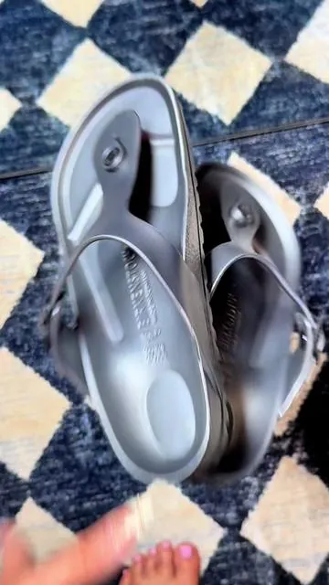 Waterproof Birks = no worries, just vibes 💦☀️ Beach, pool, or rainy days… these stay winning 🩴✨ #birkenstocks #womensbirkenstocks #summersandals #womenssandals #tiktokshopcreatorpicks 