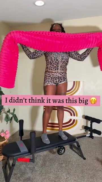 Ever had one this long ?? I’ll be back for more 😮‍💨 #comfort #bedroom #softfabrics 