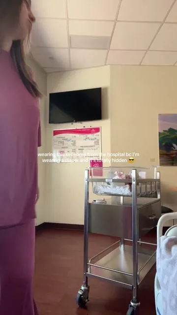 PERFECT set to wear home from the hospital after delivery! wore this set through my entire pregnancy and now I’m wearing it postpartum!!!  #laboranddelivery #hospitalfit #hospitalbag #firsttimemom #hospitalbagessentials 