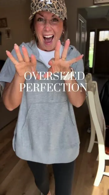 👏🏻👏🏻👏🏻 the fit of this one!!!! #oversizedhoodie #hoodie #shortsleevehoodie #oversizedshirt #tiktokshopcreatorpicks 