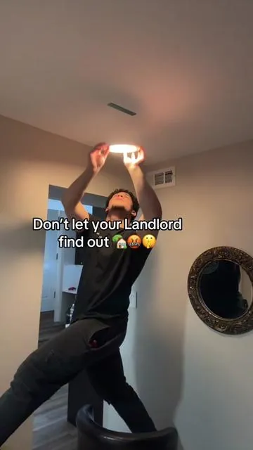 This always comes in handy #ceilinglight #homehacks #badlighting #renting #lights 